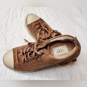 UGG Women's Evera Suede Sneaker Size US9